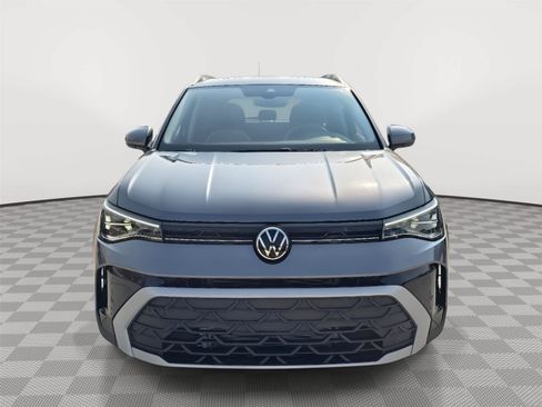 Used 2025 Volkswagen Taos SE w/ Panoramic Sunroof Package AWD/4WD image 9