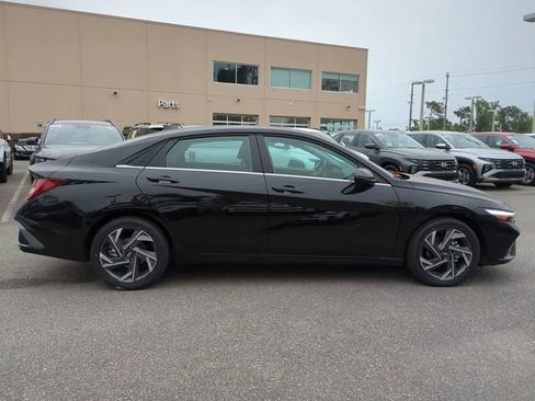 New 2026 Hyundai Elantra Limited FWD image 4