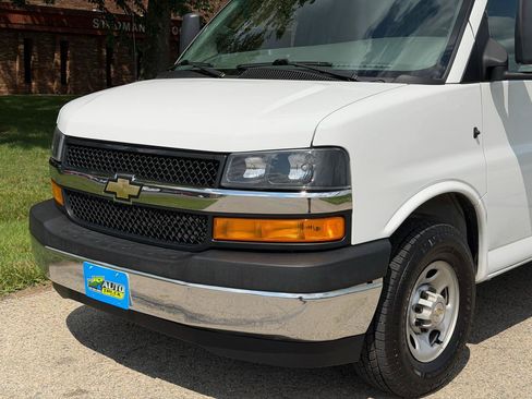 Used 2022 Chevrolet Express 3500 w/ Power Convenience Package RWD image 10