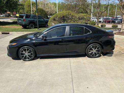 Used 2024 Toyota Camry SE image 9