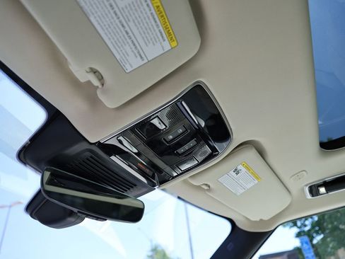Used 2023 Land Rover Range Rover SE AWD/4WD image 8