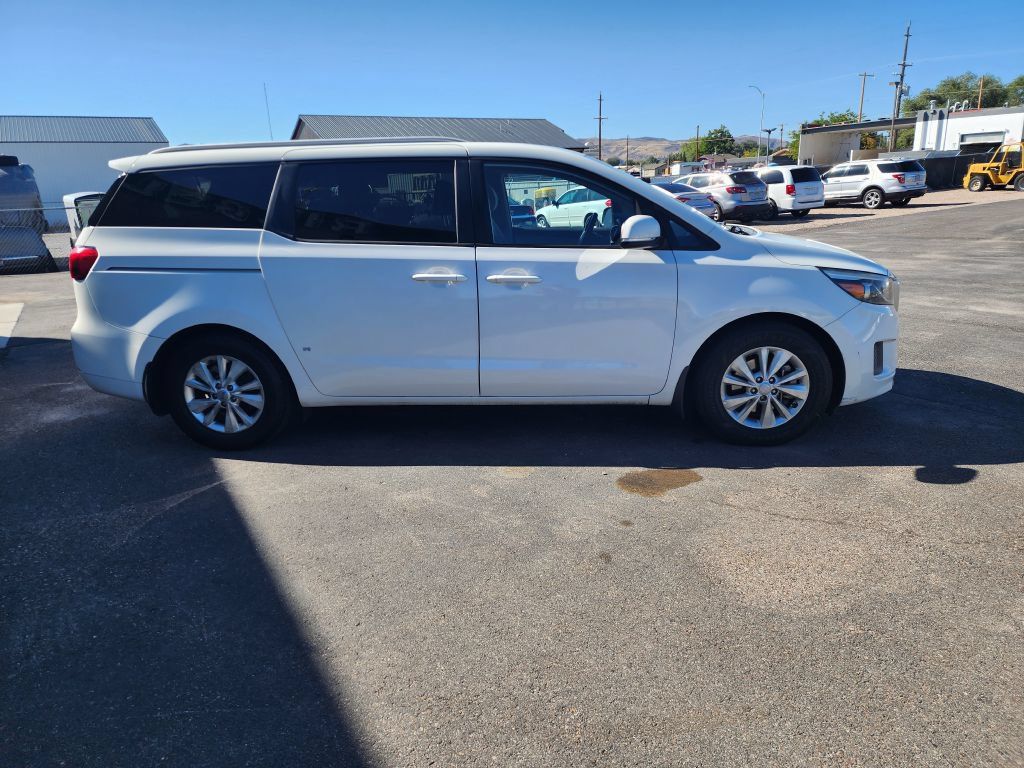 Used 2016 Kia Sedona LX w/ Option Group 020 FWD image 4
