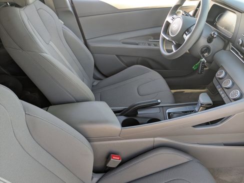 Certified 2024 Hyundai Elantra SE image 11