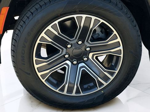 Used 2024 Jeep Wagoneer Series II w/ Flexible Seating Group image 5