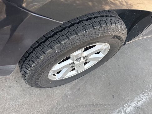 Used 2009 Saturn Outlook XE image 5