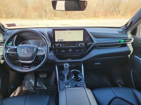 Used 2023 Toyota Highlander XSE image 19