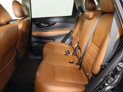 Used 2019 Nissan Rogue SL w/ Premium Package image 17