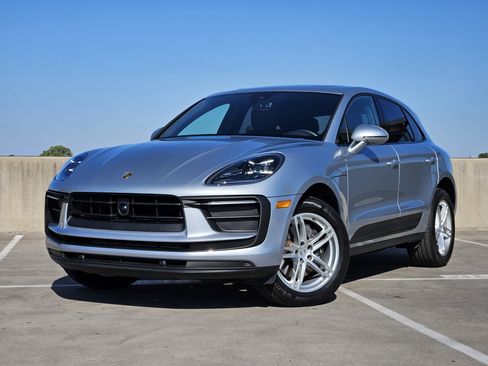 Certified 2025 Porsche Macan image 1