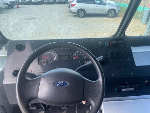Used 2016 Ford E-350 and Econoline 350 Super Duty w/ A/C Prep Package RWD image 13