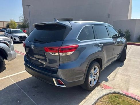 Used 2018 Toyota Highlander Limited FWD image 3