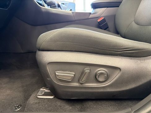 Used 2025 Toyota RAV4 XLE FWD image 28