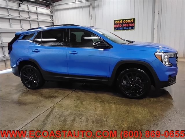 Used 2024 GMC Terrain SLT w/ Infotainment Package II AWD/4WD image 2