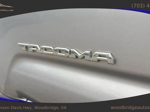 Used 2019 Toyota Tacoma TRD Sport AWD/4WD image 9