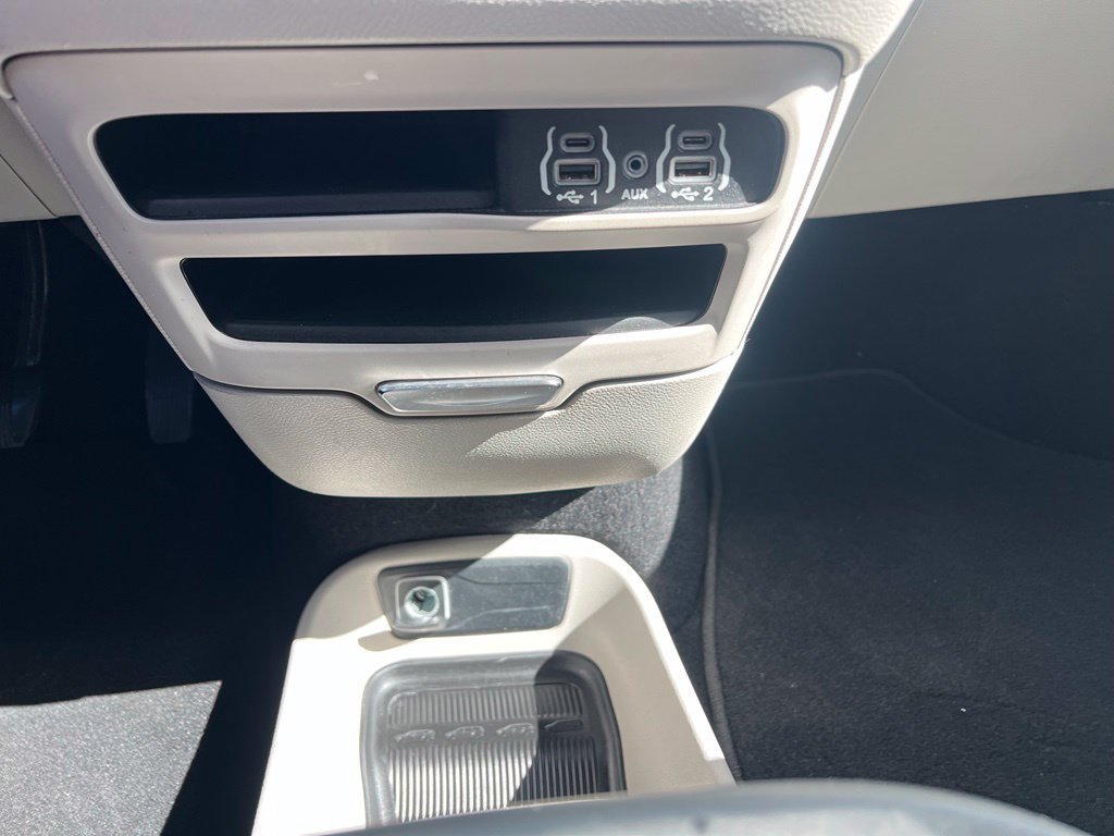 Used 2023 Chrysler Pacifica Touring-L FWD image 30