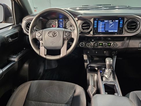 Used 2017 Toyota Tacoma TRD Sport w/ Tow Package (A/T) AWD/4WD image 9