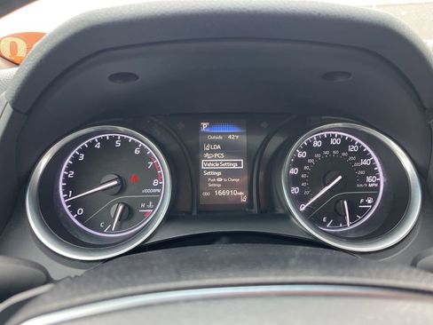 Used 2018 Toyota Camry SE w/ Moonroof Package image 16