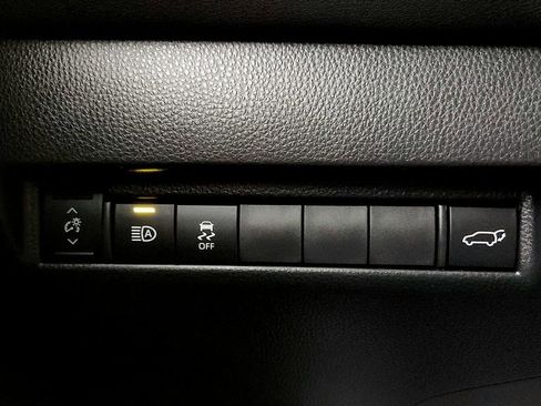Used 2023 Toyota Venza XLE AWD/4WD image 32