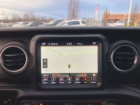 Used 2018 Jeep Wrangler Unlimited Sahara image 14