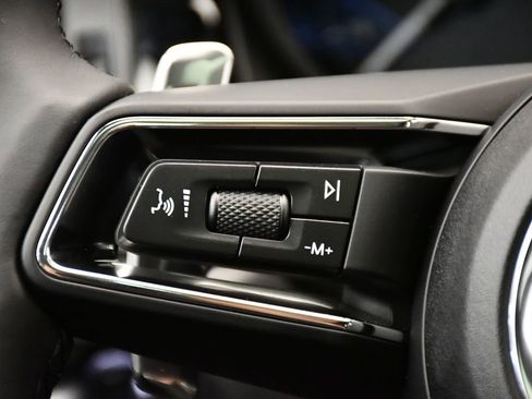 Used 2025 Porsche Macan Turbo image 26