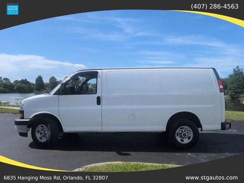 Used 2017 GMC Savana 2500 RWD image 2