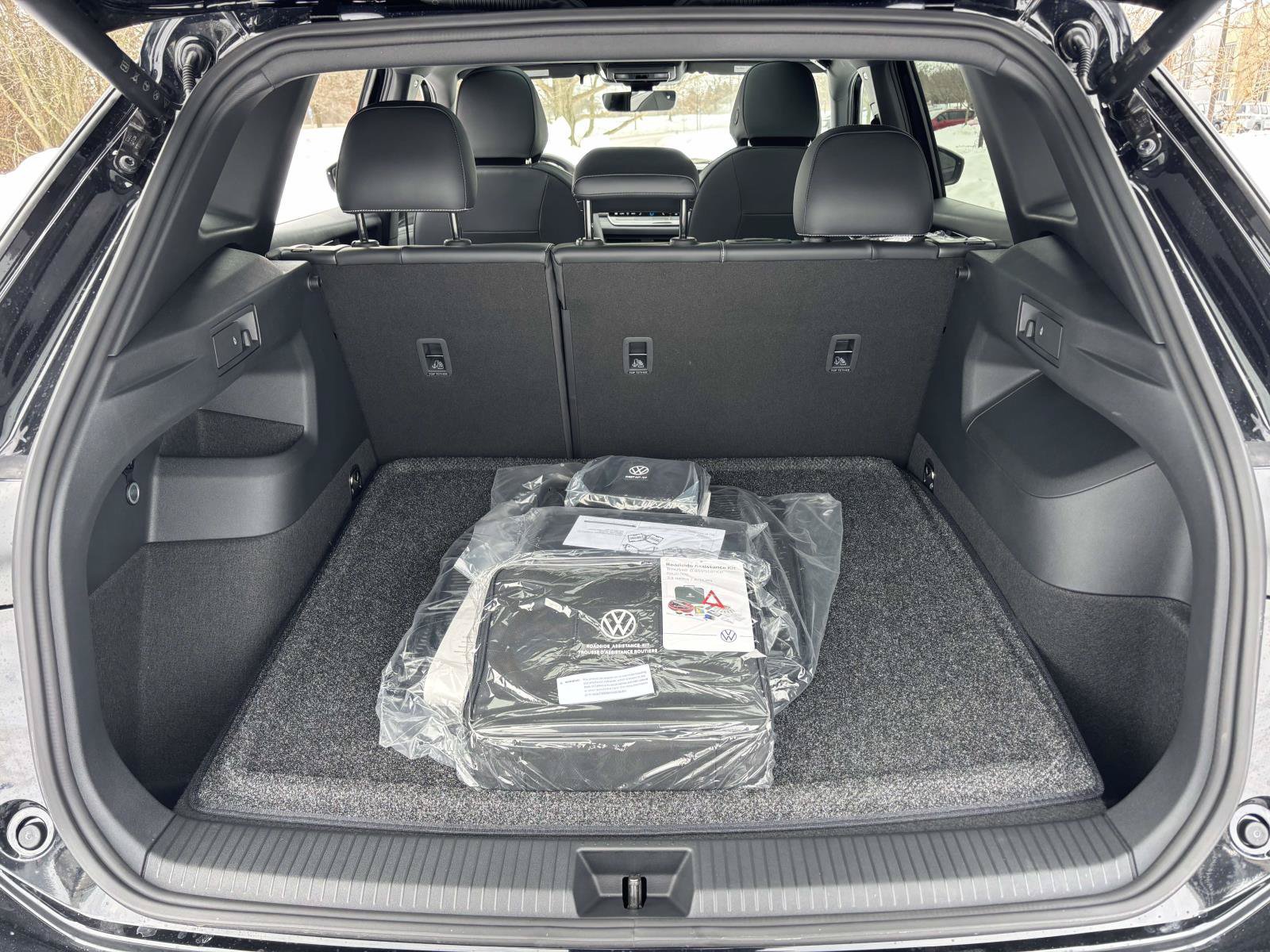 New 2026 Volkswagen Tiguan SE R-Line AWD/4WD image 9