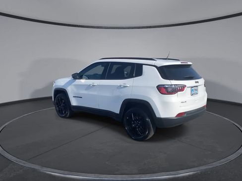 Used 2025 Jeep Compass Latitude w/ Convenience Group AWD/4WD image 6