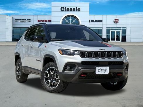 Used 2025 Jeep Compass Trailhawk AWD/4WD image 1