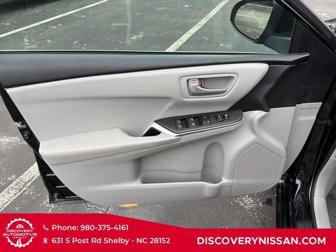 Used 2017 Toyota Camry LE FWD image 14