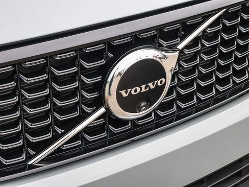 Used 2026 Volvo XC40 B5 Plus w/ Protection Package Premier image 17