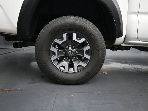 Used 2022 Toyota Tacoma TRD Off-Road w/ Technology Package image 10