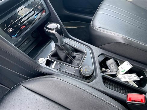 Used 2023 Volkswagen Tiguan SE image 19