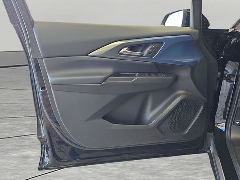 Used 2025 Chevrolet Equinox EV LT w/ Convenience Package image 24