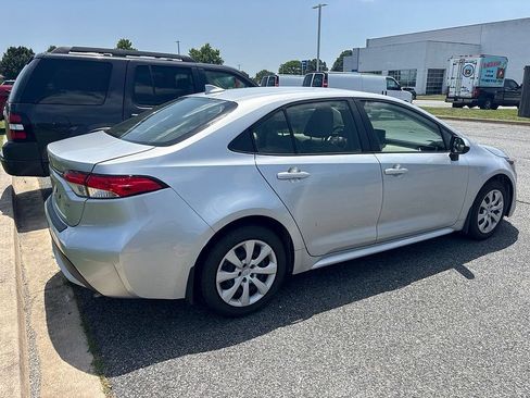 Used 2022 Toyota Corolla LE FWD image 9