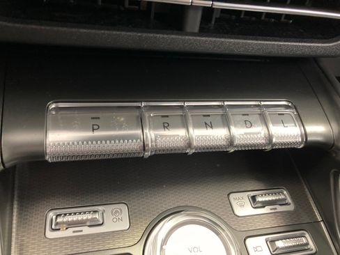 Used 2026 Lincoln Nautilus Premier AWD/4WD image 25