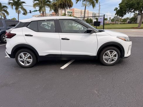 Used 2022 Nissan Kicks S FWD image 2