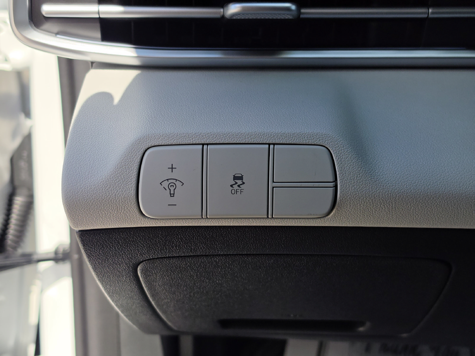 New 2026 Hyundai Elantra Limited FWD image 30