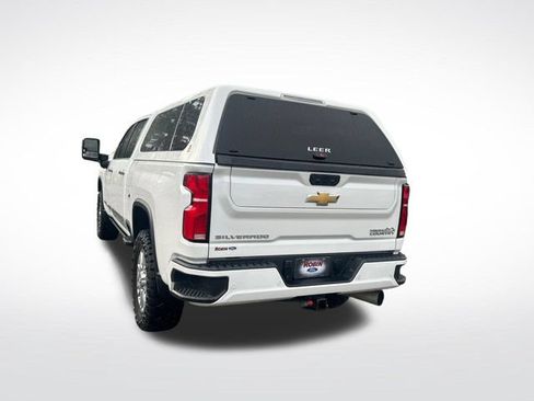 Used 2025 Chevrolet Silverado 2500 High Country w/ Technology Package AWD/4WD image 3