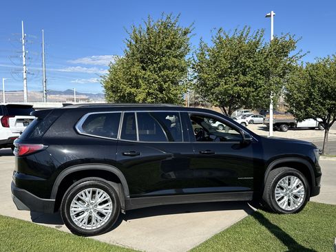 Used 2024 GMC Acadia Elevation w/ Luxury Package AWD/4WD image 6
