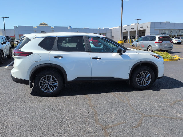 Used 2025 Nissan Rogue S FWD image 8