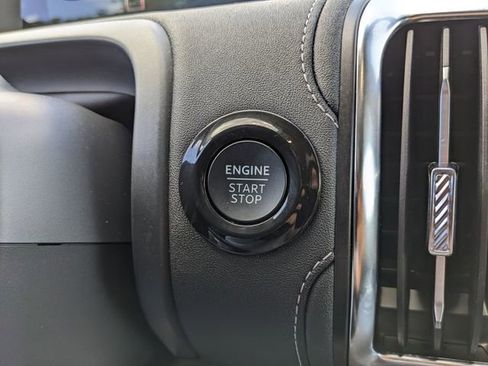 Used 2025 Ford Expedition Platinum AWD/4WD image 29