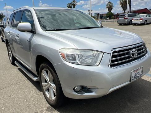 Used 2010 Toyota Highlander Limited AWD/4WD image 3