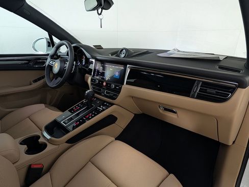 New 2026 Porsche Macan image 19