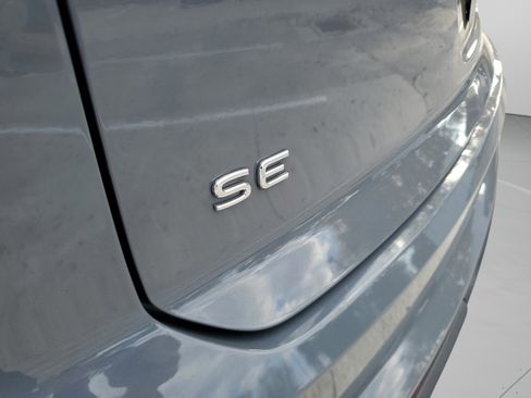 Used 2021 Volkswagen Atlas Cross Sport SE w/ Panoramic Sunroof Package image 10