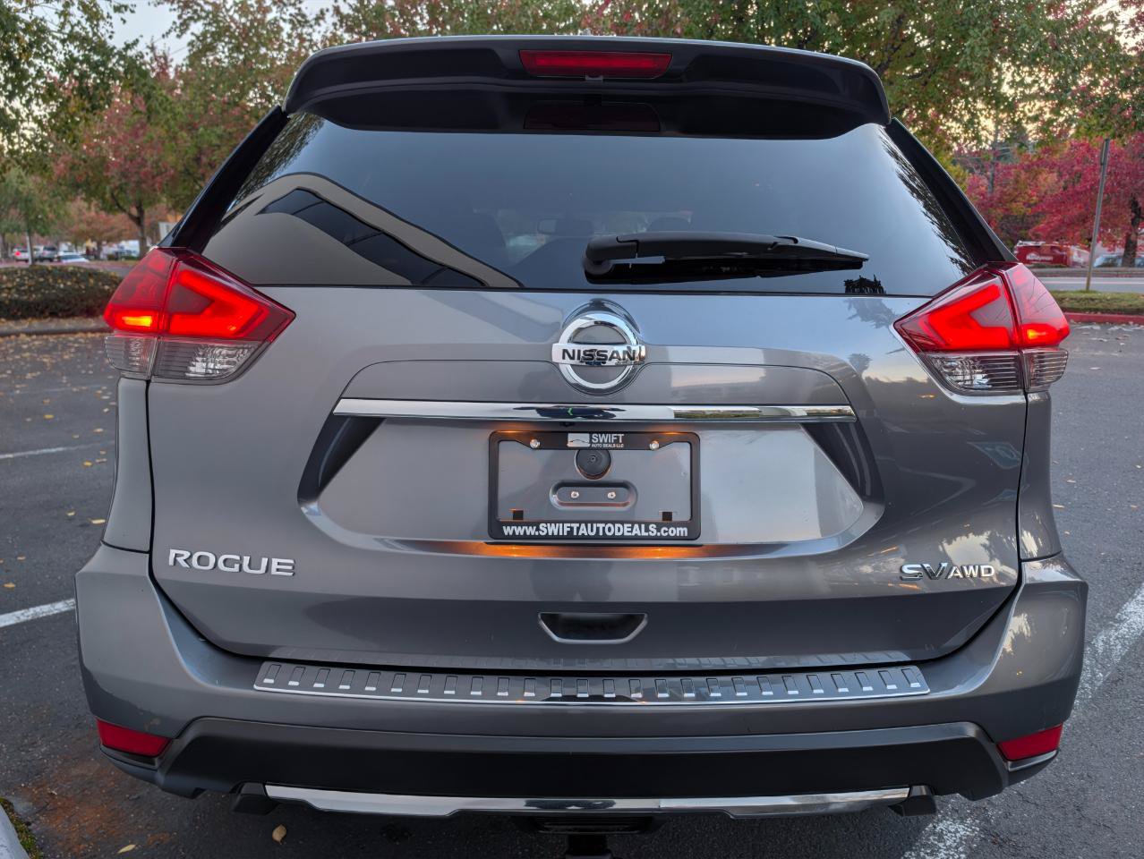 Used 2017 Nissan Rogue SV w/ SV Premium Package AWD/4WD image 5