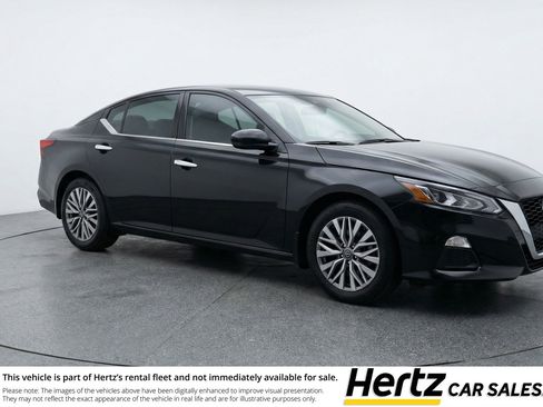 Used 2025 Nissan Altima 2.5 SV FWD image 1