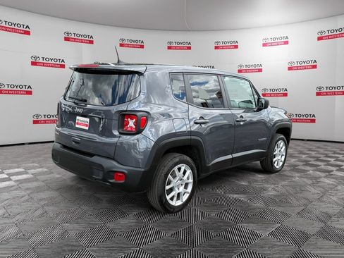 Used 2023 Jeep Renegade Latitude AWD/4WD image 5