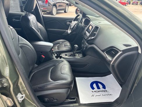 Used 2021 Jeep Cherokee Latitude Lux FWD image 17