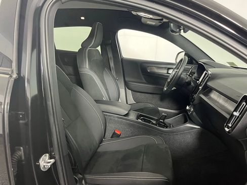 Used 2023 Volvo C40 P8 Recharge Ultimate image 30