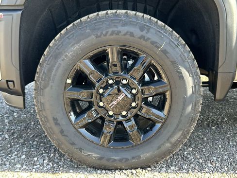 New 2026 GMC Sierra 2500 AT4 w/ Technology Package AWD/4WD image 32