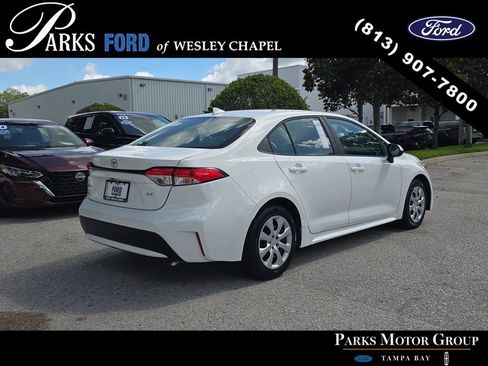 Used 2022 Toyota Corolla LE FWD image 4
